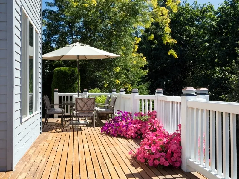 5 Tips for Staining Your Deck