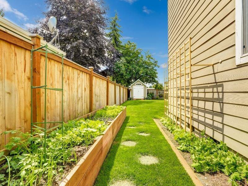 How to Pick Out the Right Fence Boards