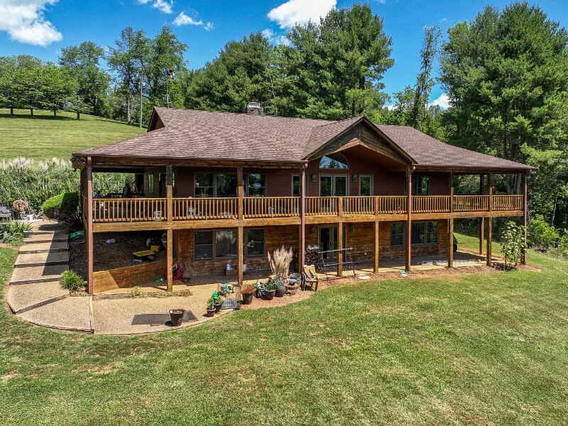 Breathing New Life into a 1970s Cabin A Benjamin Moore Woodluxe Stain Transformation